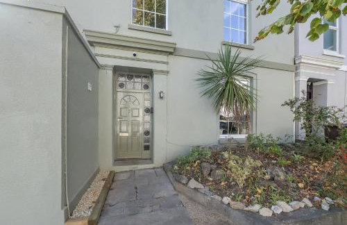 Luxury Plymouth Work & Stay House - Photo 7