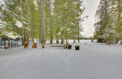 Expansive Group Lake House with Private Hot Tub! - Photo 37