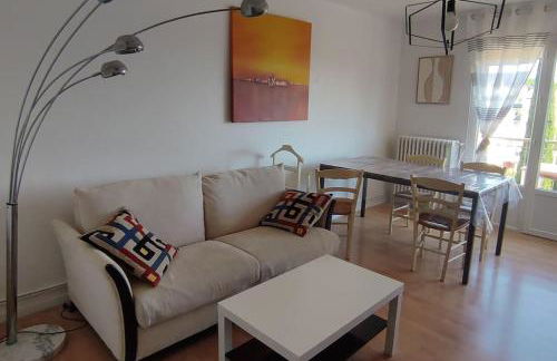 Joli F2 45m2 parking privé proche tram ligne 1 et 2 - Photo 1