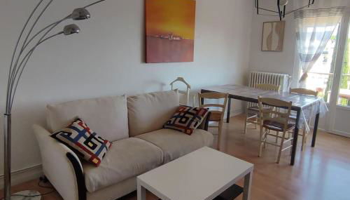 Joli F2 45m2 parking privé proche tram ligne 1 et 2 - Foto 1