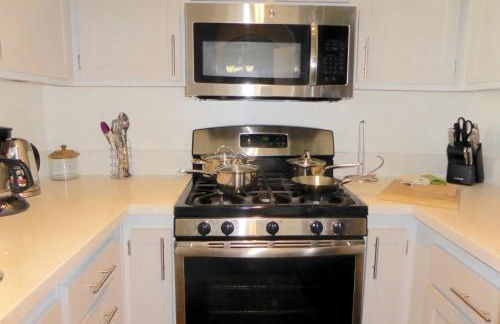 Designer Penthouse 2 Bedroom with Balcony Beverly Hills Adjacent - Foto 82