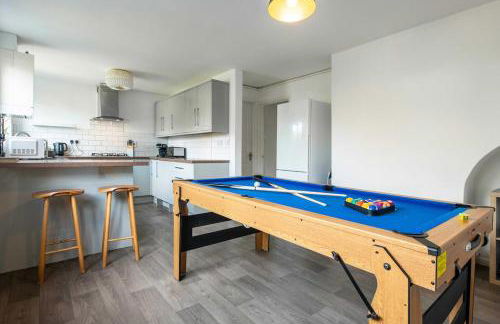 4 Bed Family & Contractor House with Games Room! - Foto 4