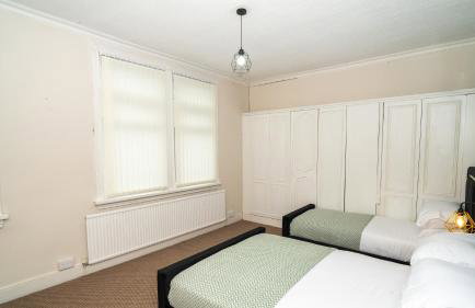 Large Contractor Dig with Pool Table - Foto 11