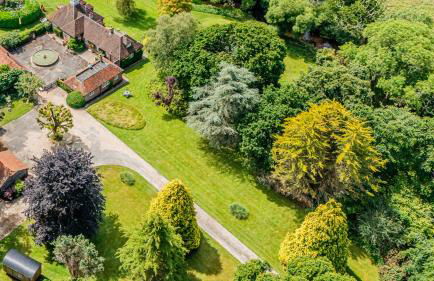 Beautiful Riverside Cottage with Large Garden, 2BR - Photo 18