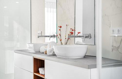 Luxury Villa with Heated Pool & Jacuzzi Near Costa Adeje Golf - Photo 49