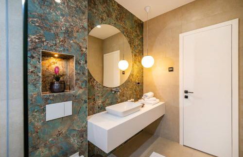 Luxury Villa Novita with Pool - Photo 29