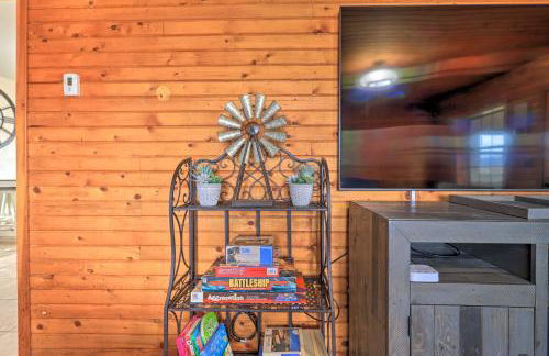 Secluded Cabin with Hot Tub, Game Room and Views! - Foto 8