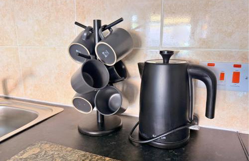 Pool Table 1-Bedroom House, near City Centre and Public Transport, Dog Friendly, Sleeps 5, Free Parking - Photo 61