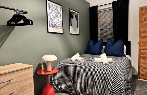 BIG House for Business Stays in Barnsley with 6-bedrooms & 8 Beds by PureStay - Foto 18