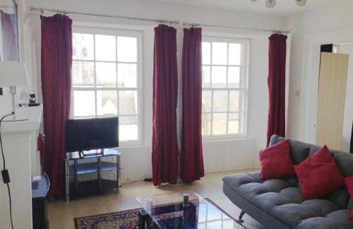 Beautiful 2 Bedroom Dunbar Serviced Apartment - Foto 1