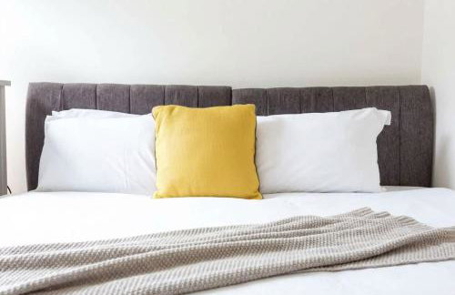 Modern 3 Bedroom Home with Parking in Southend - Foto 25