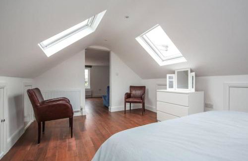 Large Modern Spacious House 6 Bedrooms 5 Bathrooms - Foto 4