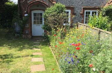 Corner Cottage - base for exploring North Norfolk - Photo 1