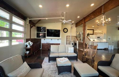 Red Roof Lodge• hot tub• 18 beds• venue• treehouse - Foto 1