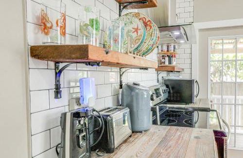 1 Mi to Beach Colorful Cottage in Galveston! - Foto 12