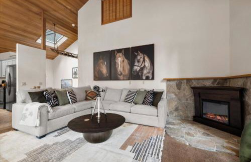 Treehouse Cabin Hot Tub Sauna Game Room - Foto 14