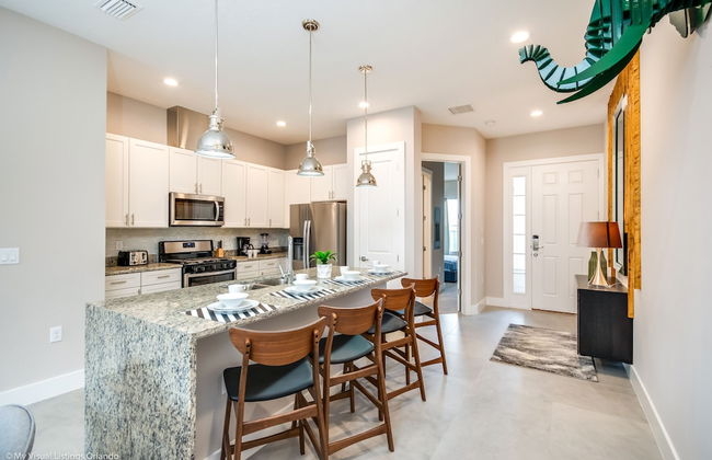 Upscale Townhome W/pool Access! 5 mi. to Disney! - Foto 9