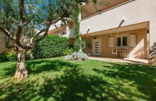 Peaceful Family Apartment with PRIVATE GARAGE Free Parking, Split - Foto 1