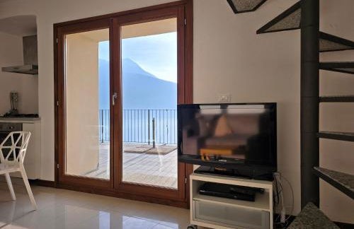 Amazing Lake View Apartment with Pool and 2 Terraces, Modern Urio, by STAYHERE-LAKECOMO - Foto 8