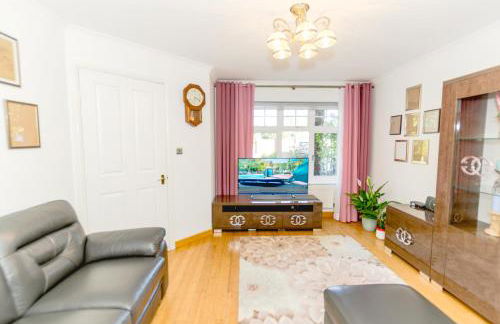 A Riverside Paradise in The City w Garden and Free Parking - A 2 Bed Home in London Sleeps 4! - Foto 1