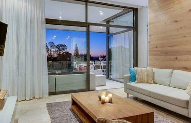 Dual Level Apartment Walking Distance to the Beach Harrier Place - Foto 3