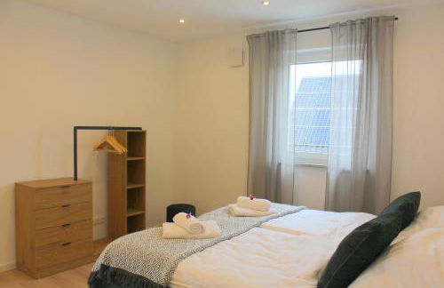 Großes Apartment mit Küche, Dusche, Badewanne, Balkon, Parkplatz vor dem Haus, ruhig gelegen, ADA4 - Foto 55