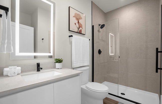 Modern 4BR Family Home With Private Pool - Photo 34