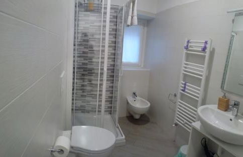 BelSorriso Varese 2 - Elegance City Residence with Private Parking -Reservation Required- - Foto 3