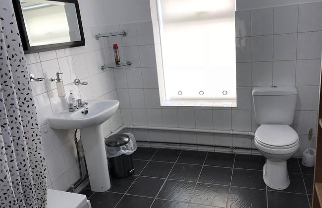 5 Bedroom House For Large Group - Photo 18