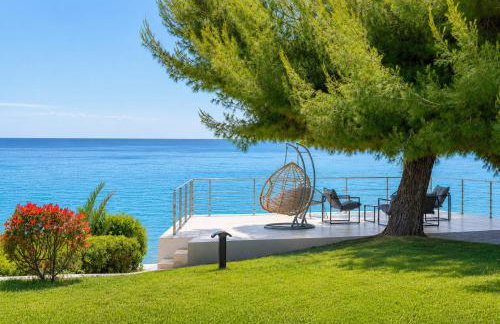 Iconic PRIVE beachfront villa Mola Kaliva - Foto 3
