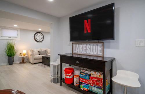 3Bed 2Bath Luxury Lake House on Myers Bay Private Pier Beach Firepit and Deck - Foto 43