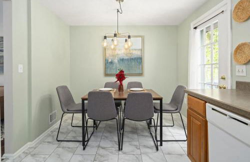 End Unit Townhome with in No VA, 40 Mins to DC, Pets OK - Foto 8