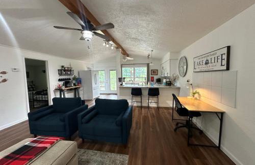 Private Lakefront Dock Firepit Yard Games - Foto 13