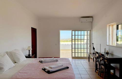 BnB Homes Luxurious Villa Stardust with Swimming pool & BBQ for Family Fun - Foto 26