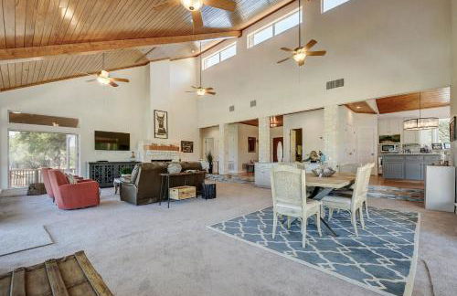 Regal Riverfront Retreat - Foto 32