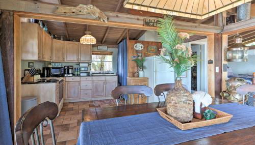 Riverfront Merritt Island Bungalow with Dock and Deck - Foto 5