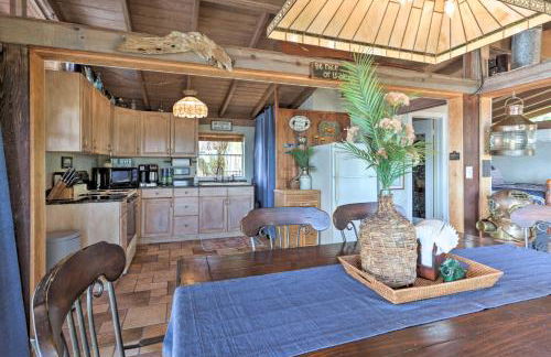 Riverfront Merritt Island Bungalow with Dock and Deck - Foto 5