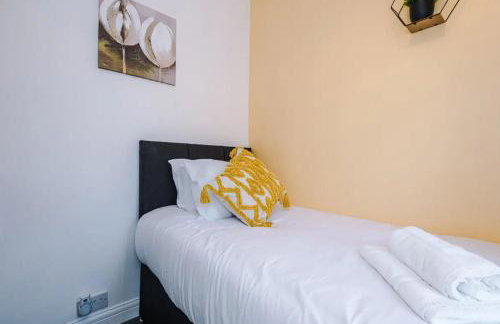 Charming and Modern 3BR Home Steps Away From City Center - Foto 12