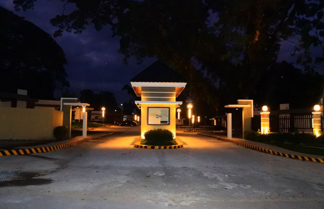 Aurora Villas and Cabin Resort - Photo 34