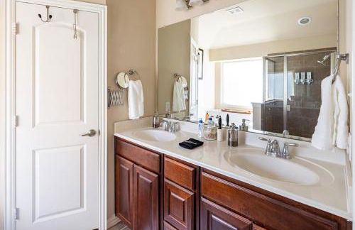 Bright and Spacious 3 Bedroom Townhome, Minutes from DFW Airport - Foto 37