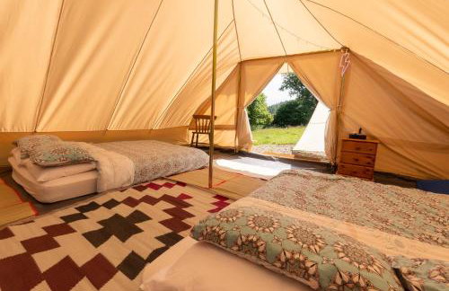 Wood Cabin & 4 Large Bell Tents - Hapus Hideaway - Foto 7
