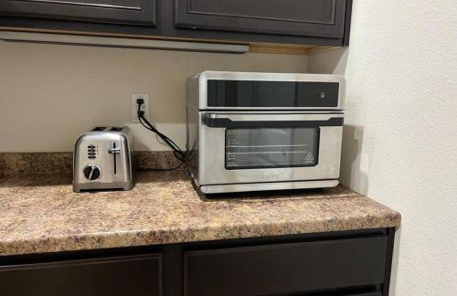 HotTub-King Bed -Fire pit-BBQ-Pristine Kitchen - Foto 5