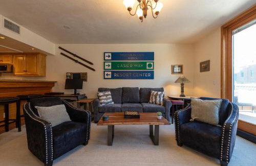 Ski in Ski out Main Street Balcony Hot Tub - Photo 4