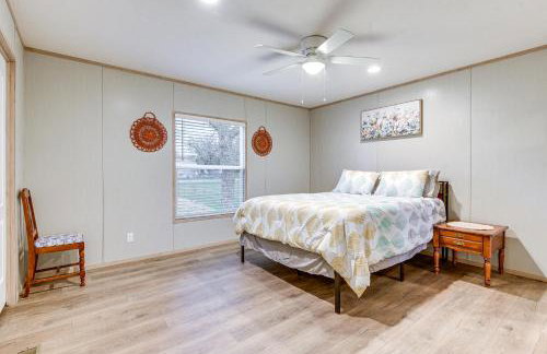 Hudson Oaks Country Creekside Home Hot Tub and Deck - Photo 11