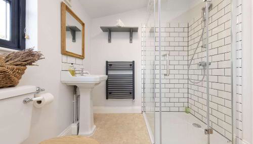 Sidlesham Hideaway Logburner & Garden - Foto 4, Shower