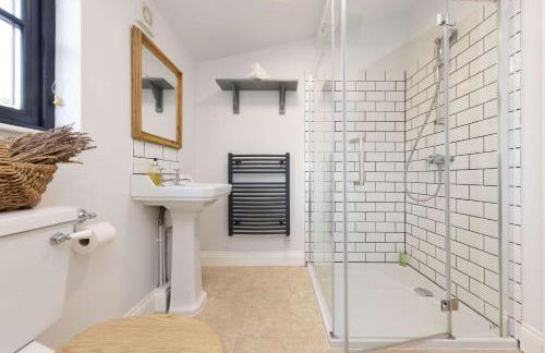 House & Annexe Sleeps 18 Heated Pool - Photo 53