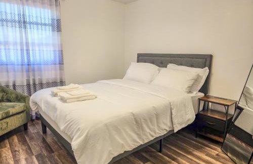 Spacious 3BR Niagara Falls Home with King Bed & Parking 18 Blocks from the Falls - Foto 17