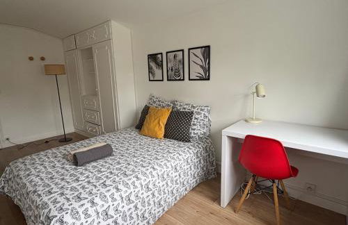 Maison spacieuse et paisible - 4 chambres, parking, wifi - Foto 13