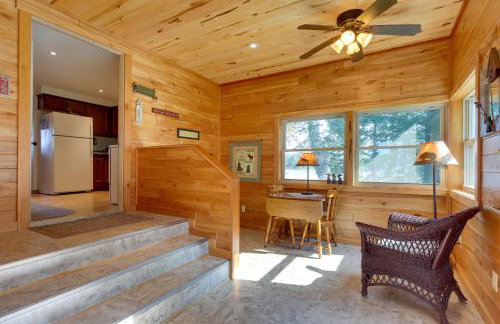 Cozy Lakefront Cabin with Indoor Gas Fireplace! - Foto 9