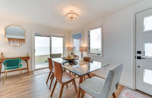 Bright Houghton Lake Home with Boat Dock and Fire Pit - Foto 8